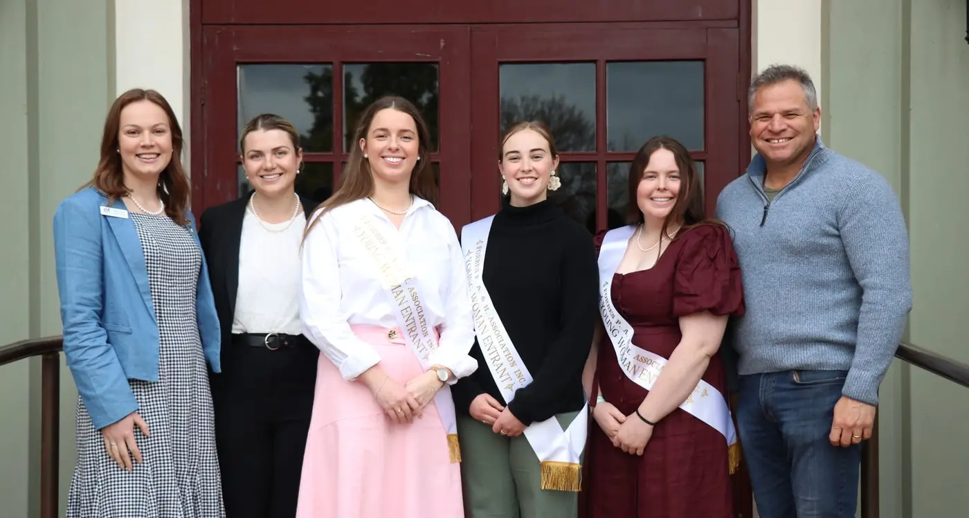 Three candidates for Young Woman competition