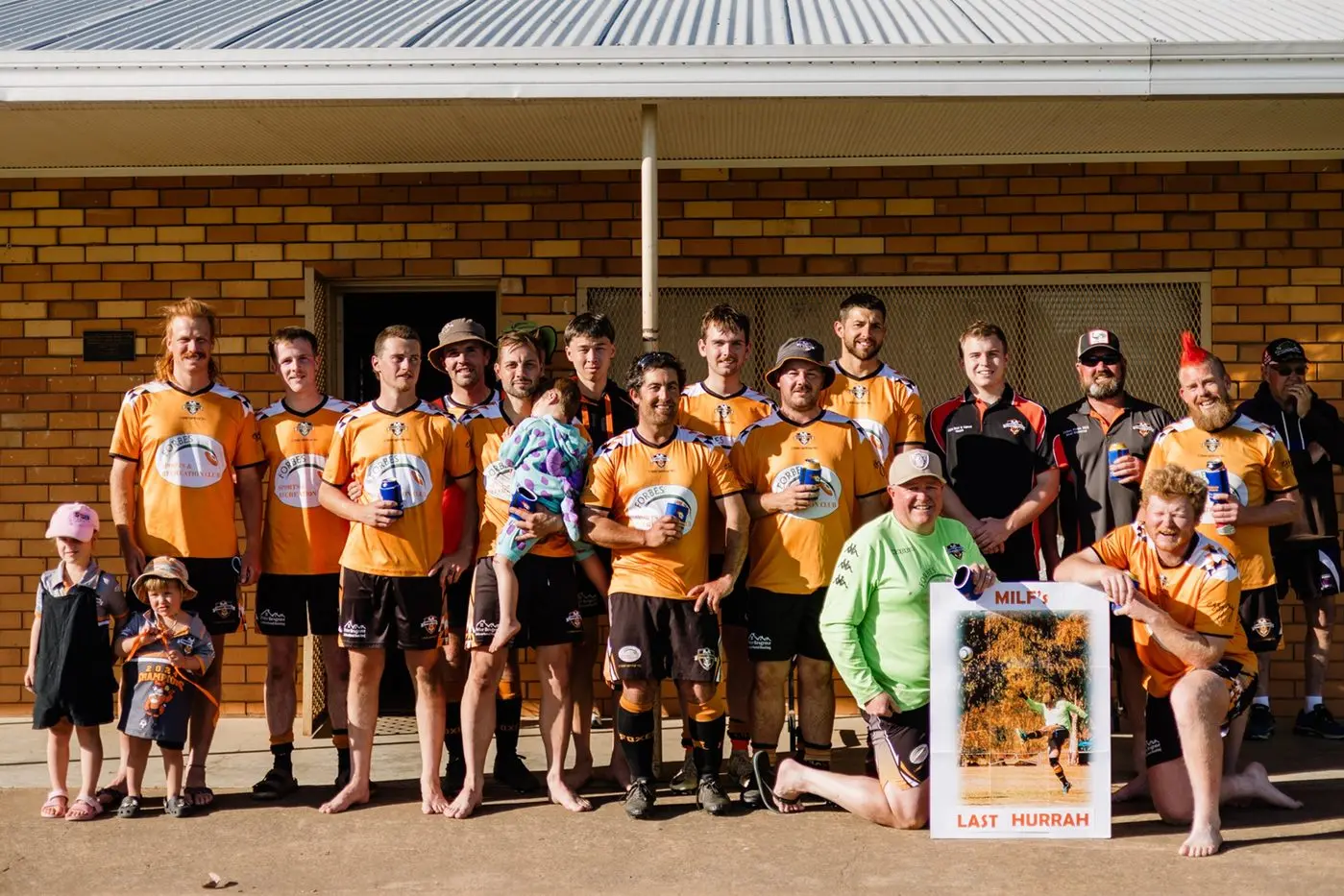 Foxes fight to finish in thriller