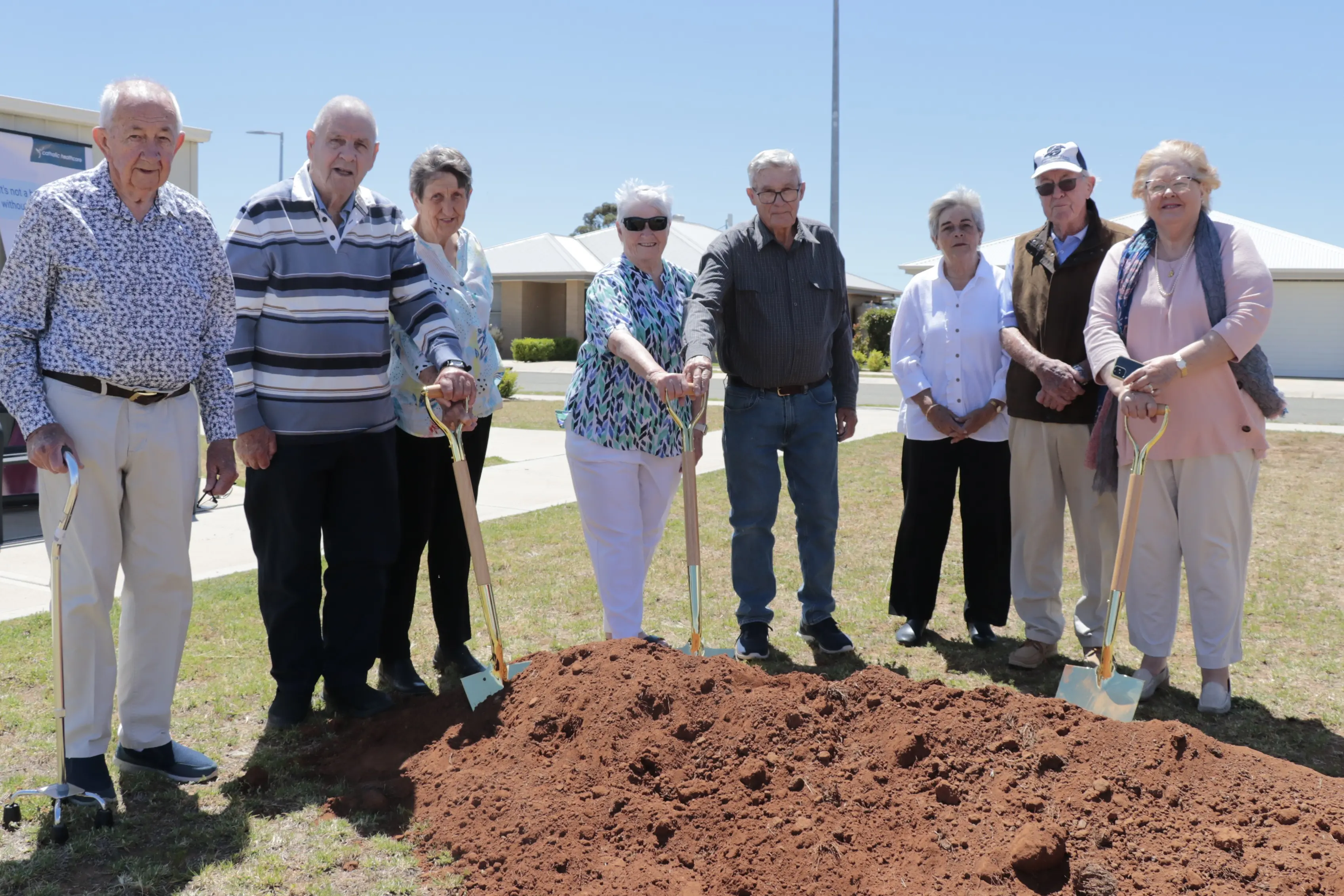<p>Barry Wright, Vince and Kay Toohey, Judy Kerr, Colin Drabsch, Laurel Hull, John and Helen Sweeney celebrating the start of work on the new community centre. </p>\\n