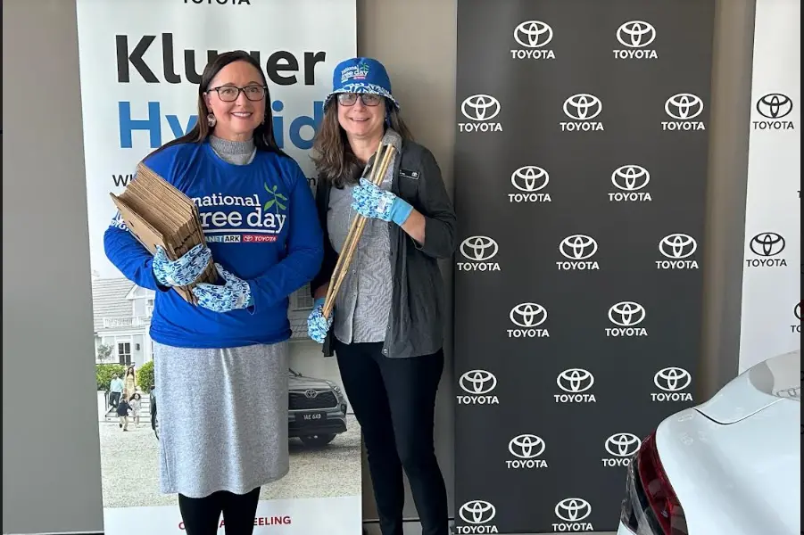 Marg Applebee with Liz Ward from Parkes and Forbes Toyota. Image supplied