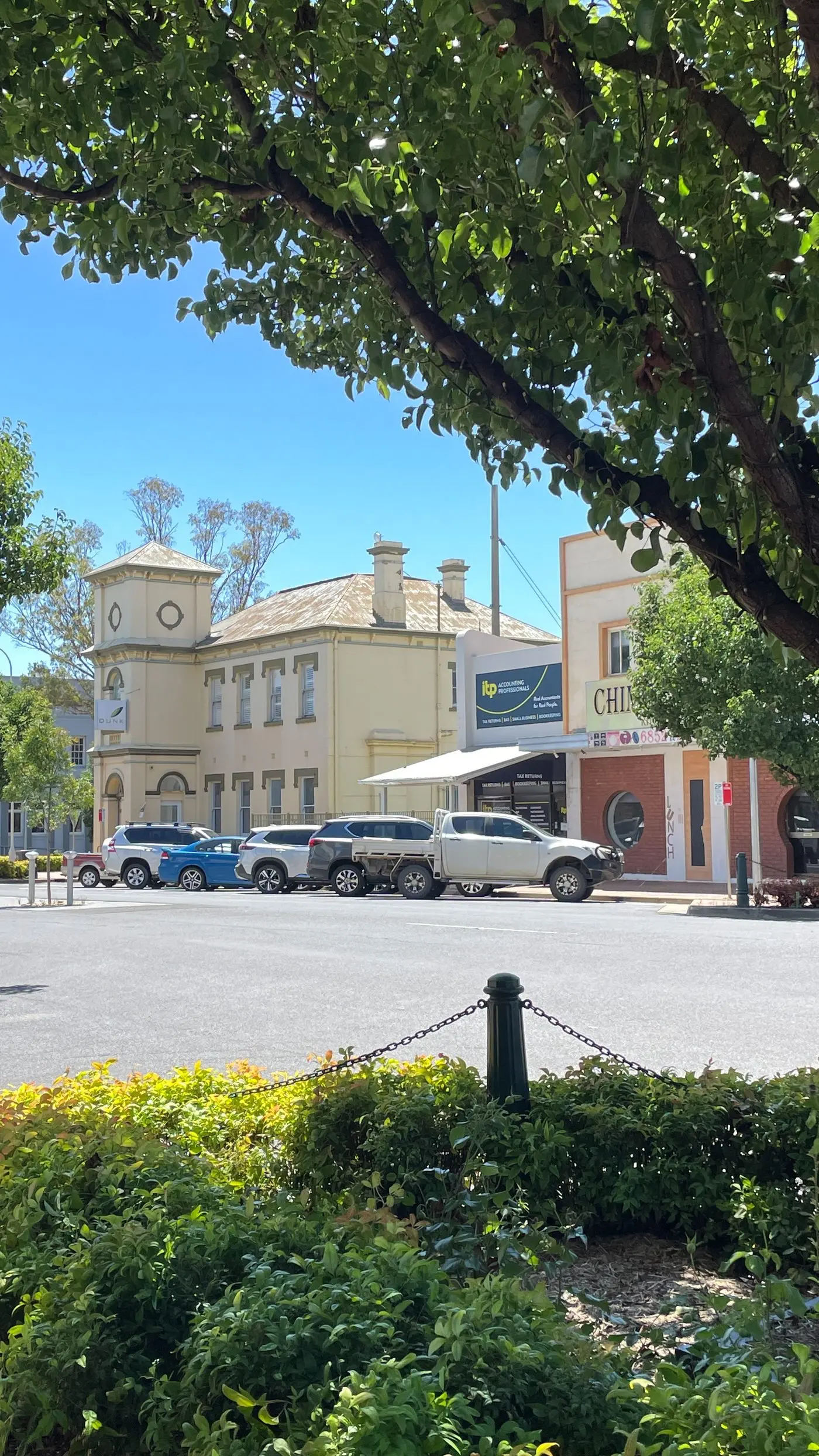 Nose-in parking was introduced in Lachlan Street this week. 