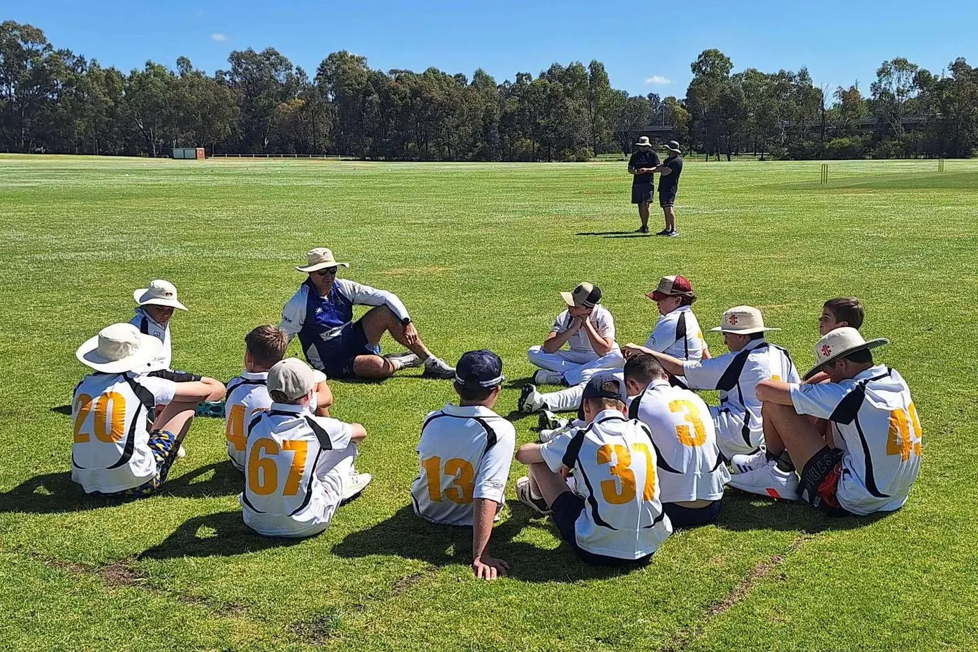 Cameron Rosser chatting with the Lachlan U14s at the pre-season Max Shephard Shield Carnival. 