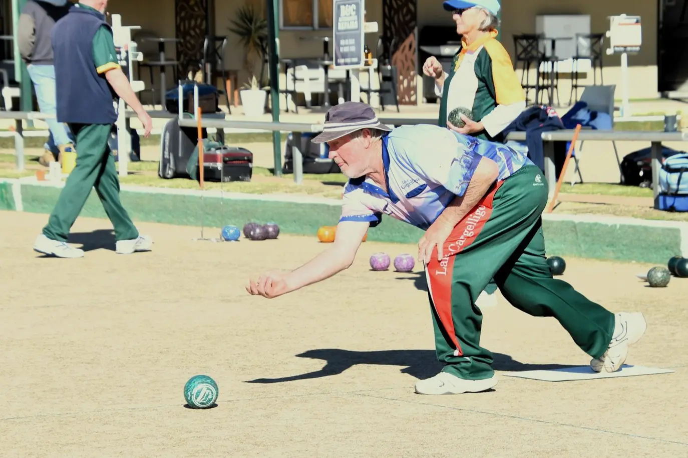 Keith Fisher from Lake Cargelligo delivering a bowl at the Forbes Bowls tournament recently. Photo Jennifer Kingham.
