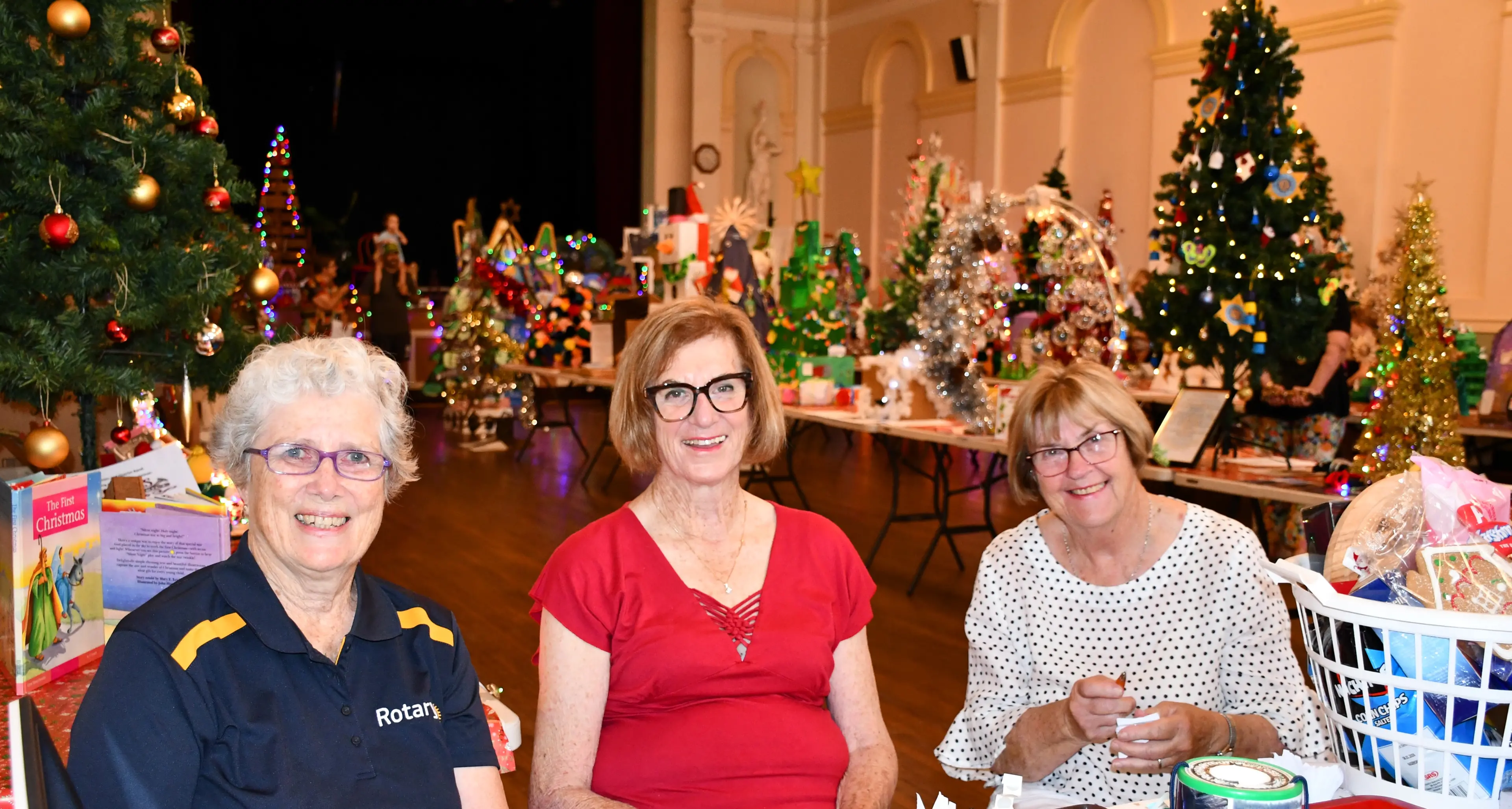 Lights, tinsel, festival! One month to create your tree