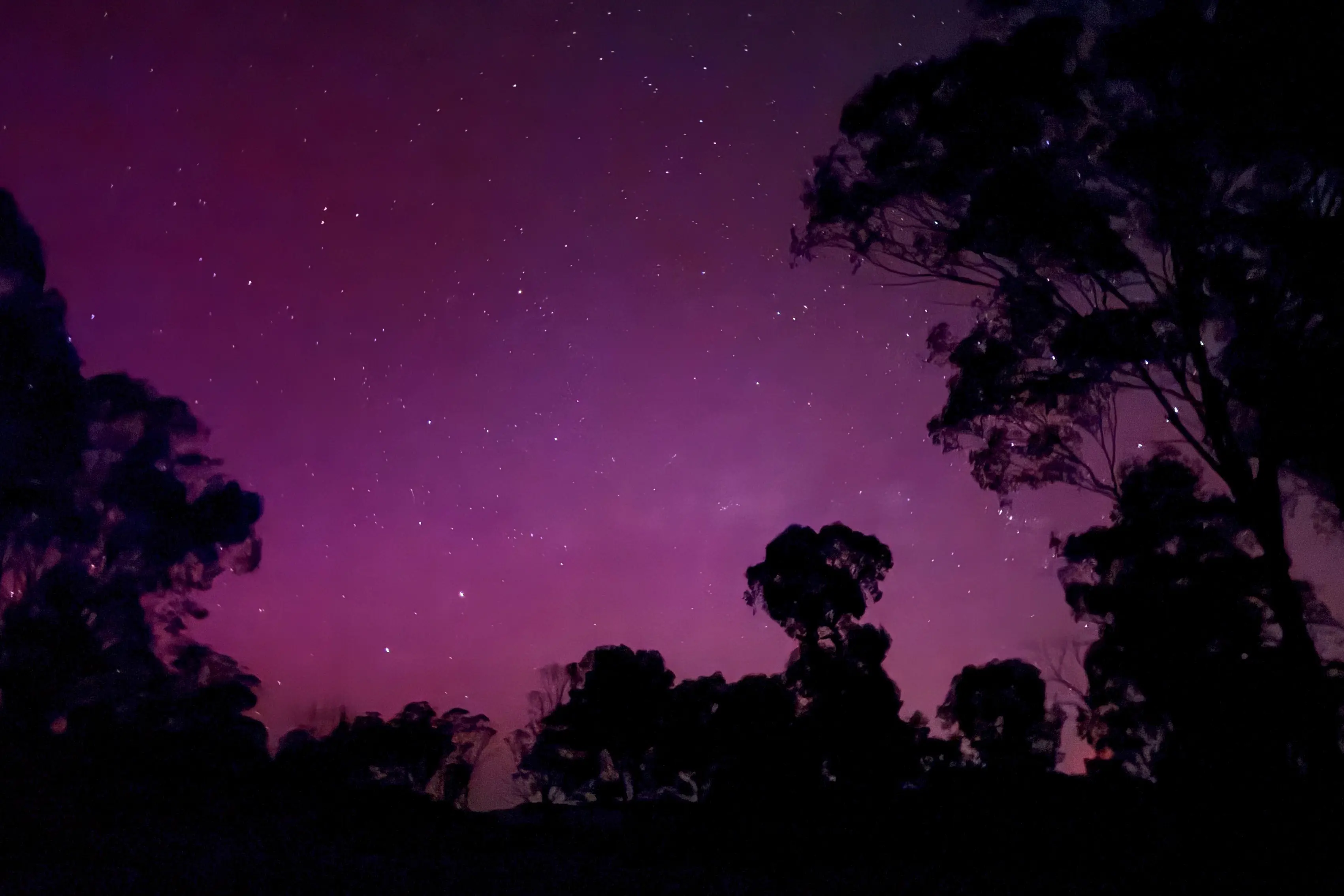 <p>The central west has seen everything from storms to catastrophic fire danger, chilly mornings to hot afternoons in the spring to summer transition, but the clear nights did give an incredible canvas for the aurora on 12 November. </p>\\n