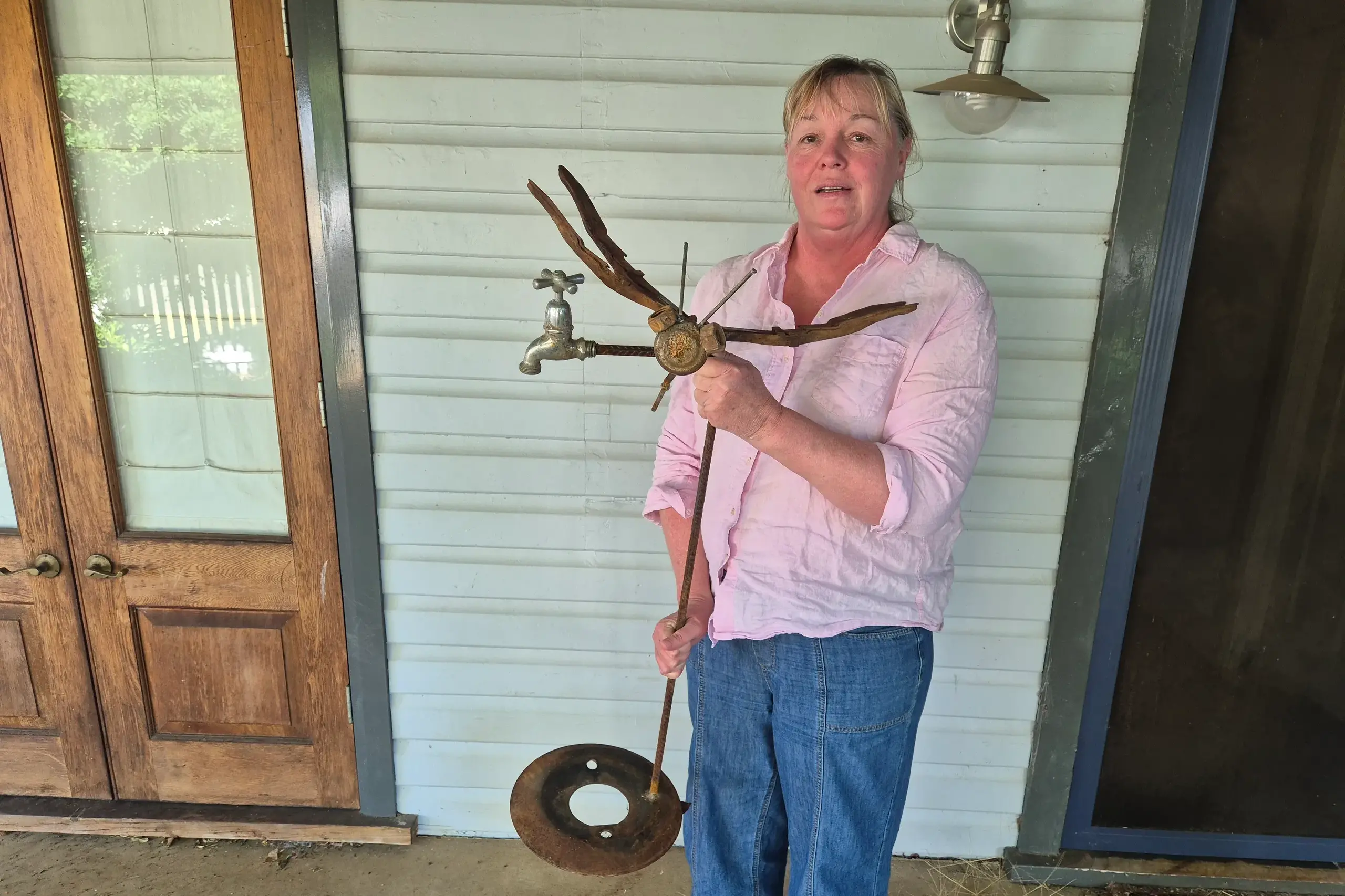 <p>Carmel Coutts from Forbes who was one of our Homegrown Parkes survey winners with her beautiful Glenn Sloane sculpture.</p>\\n