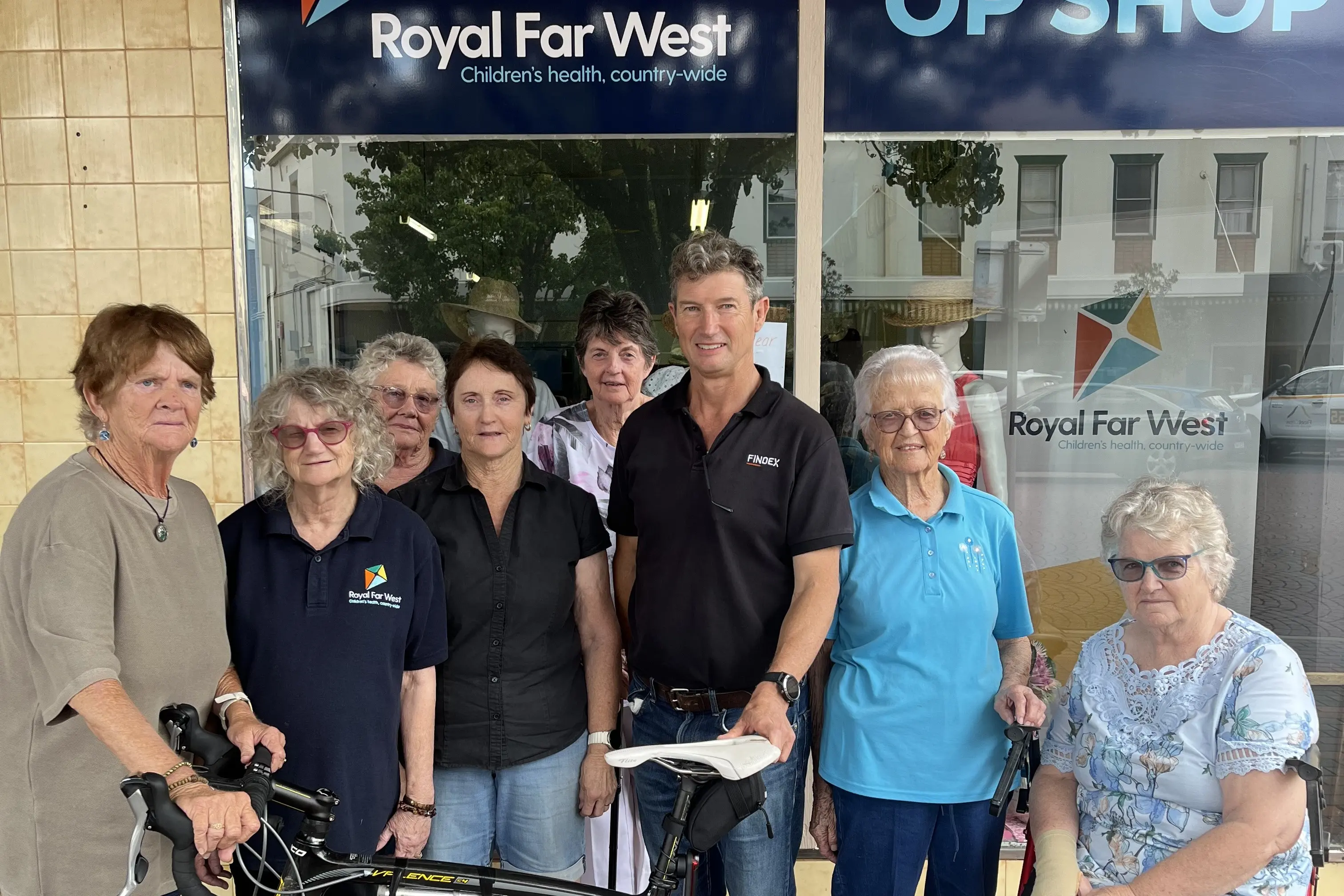 <p>Sunshine Club volunteers Rona Pritchard, Julie James, Lorraine Allen, Nygarie Bilsborough, Robyn McGrath, Molly Nielsen, Maureen Bale with cyclist Stuart Thomas..</p>\\n