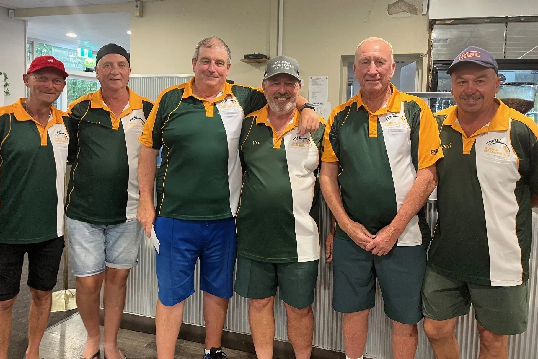<p>Jason Howell (Board Member) and Robert Dukes (Committee President) congratulate local winners Brett Davenport, Keith Smith, Viv Russell and Bert Bayley.</p>\\n