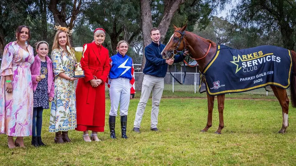 Weir guides Astunner to Parkes Cup win