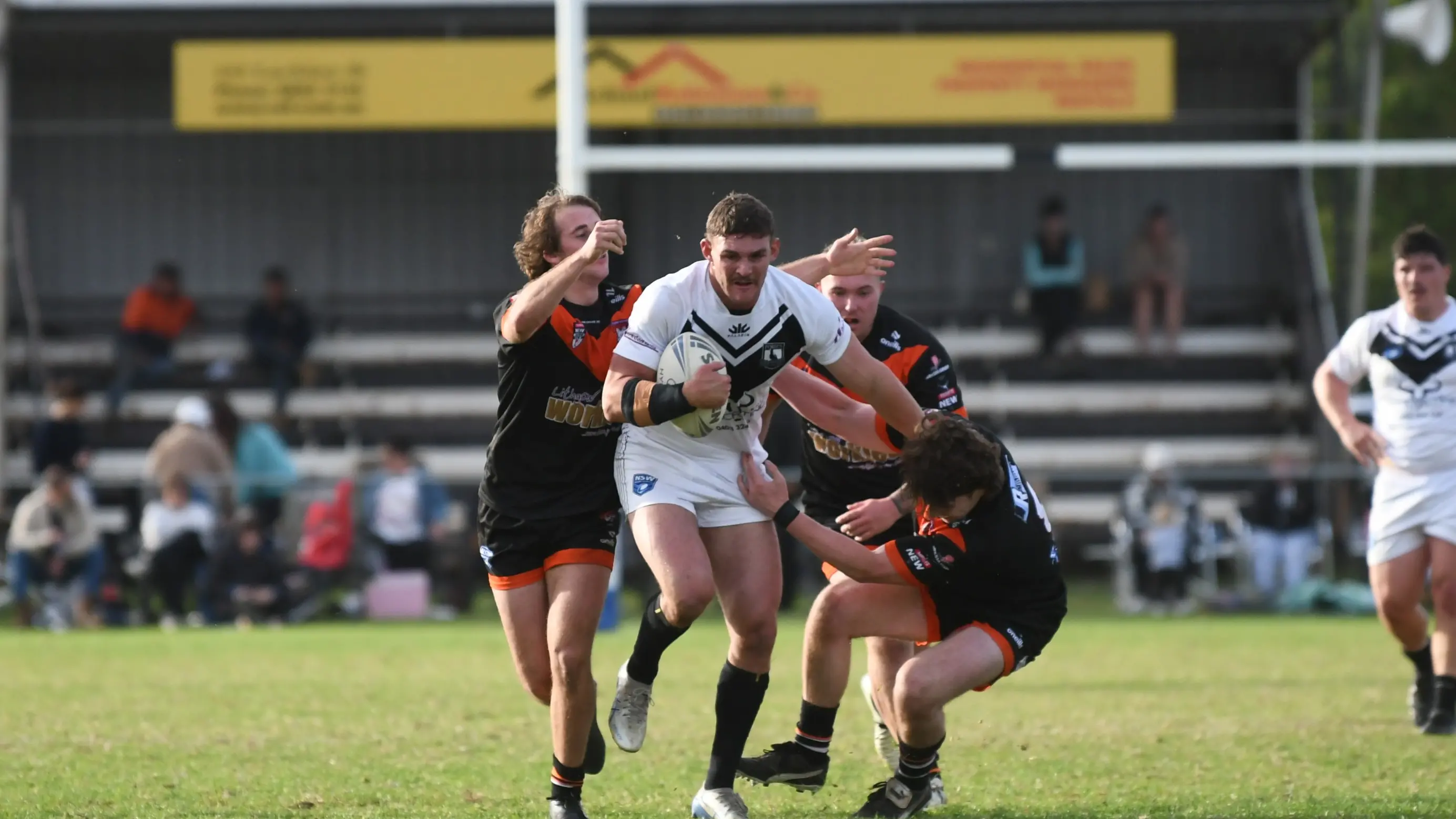 Magpies swoop, shut out Wolves