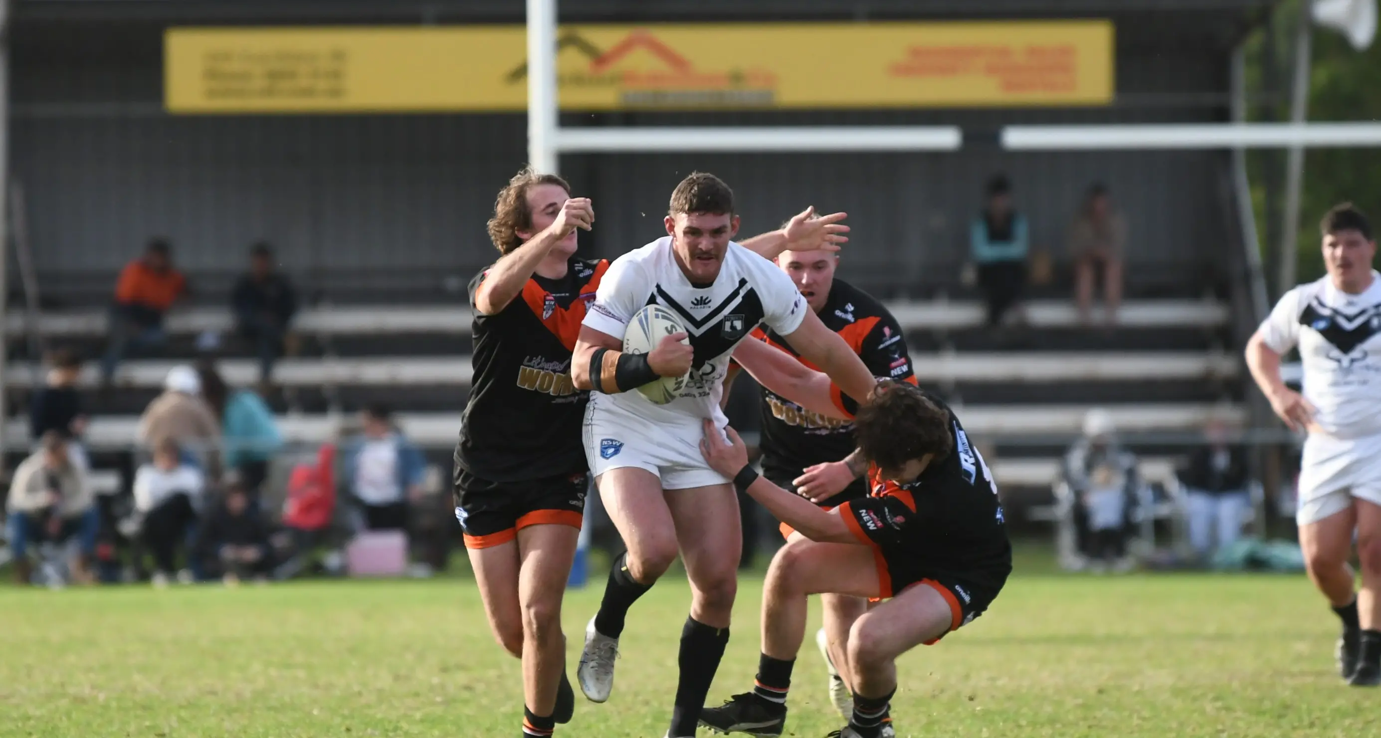 Magpies swoop, shut out Wolves