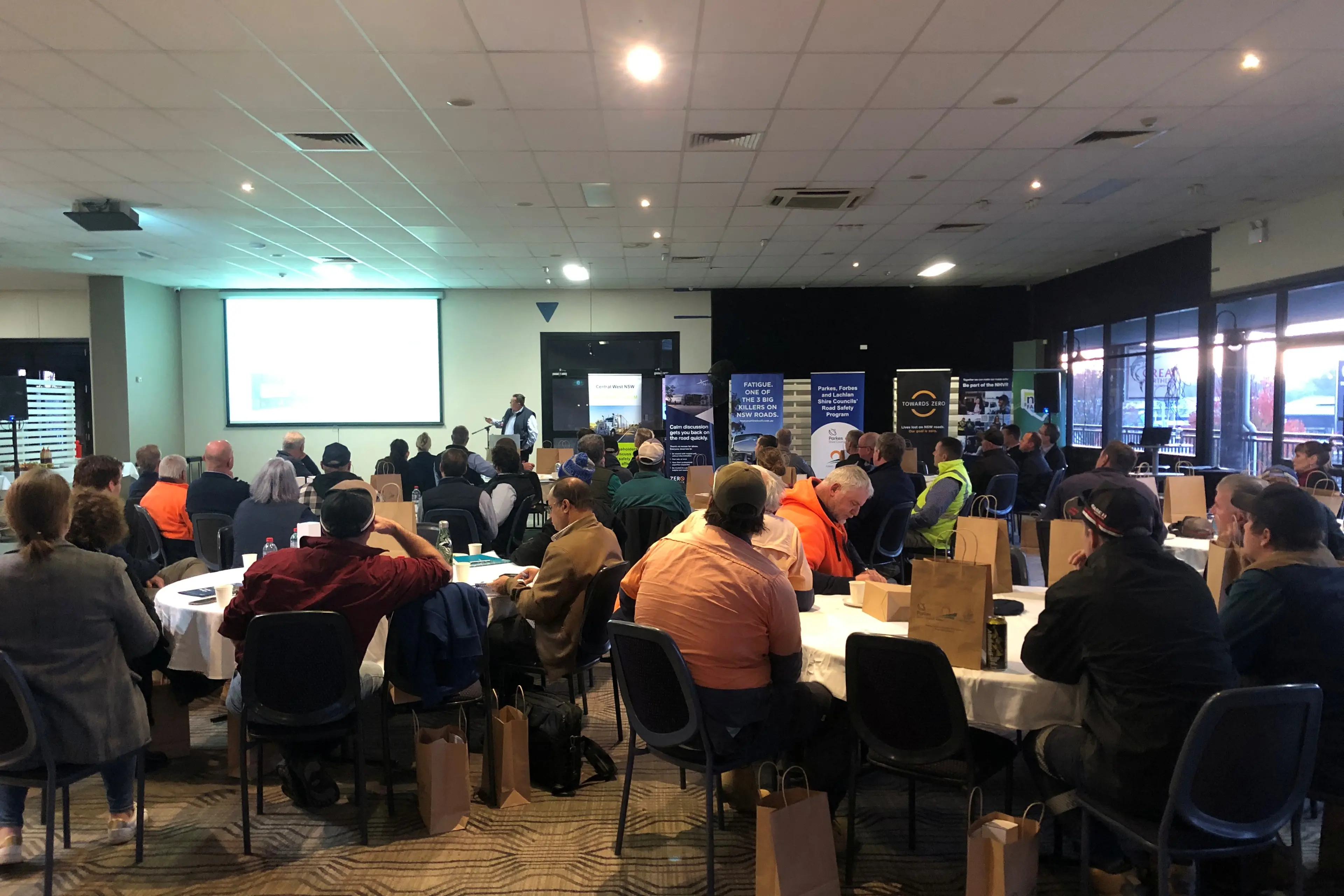 <p>Register now for the heavy vehicle breakfast on Thursday 11 June. </p>\\n