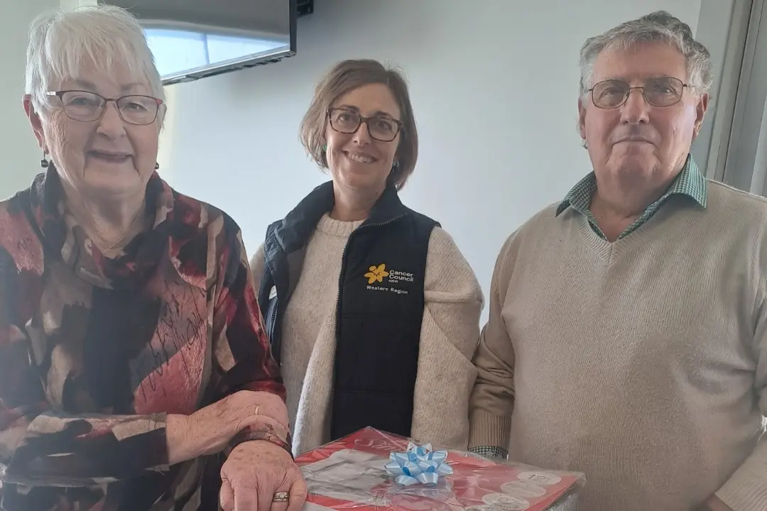 <p>Judy Smith with Fiona Madgwick from the Cancer Council and Rex Barton from Forbes CanAssist.  PHOTO: Lyn Ellis</p>\\n