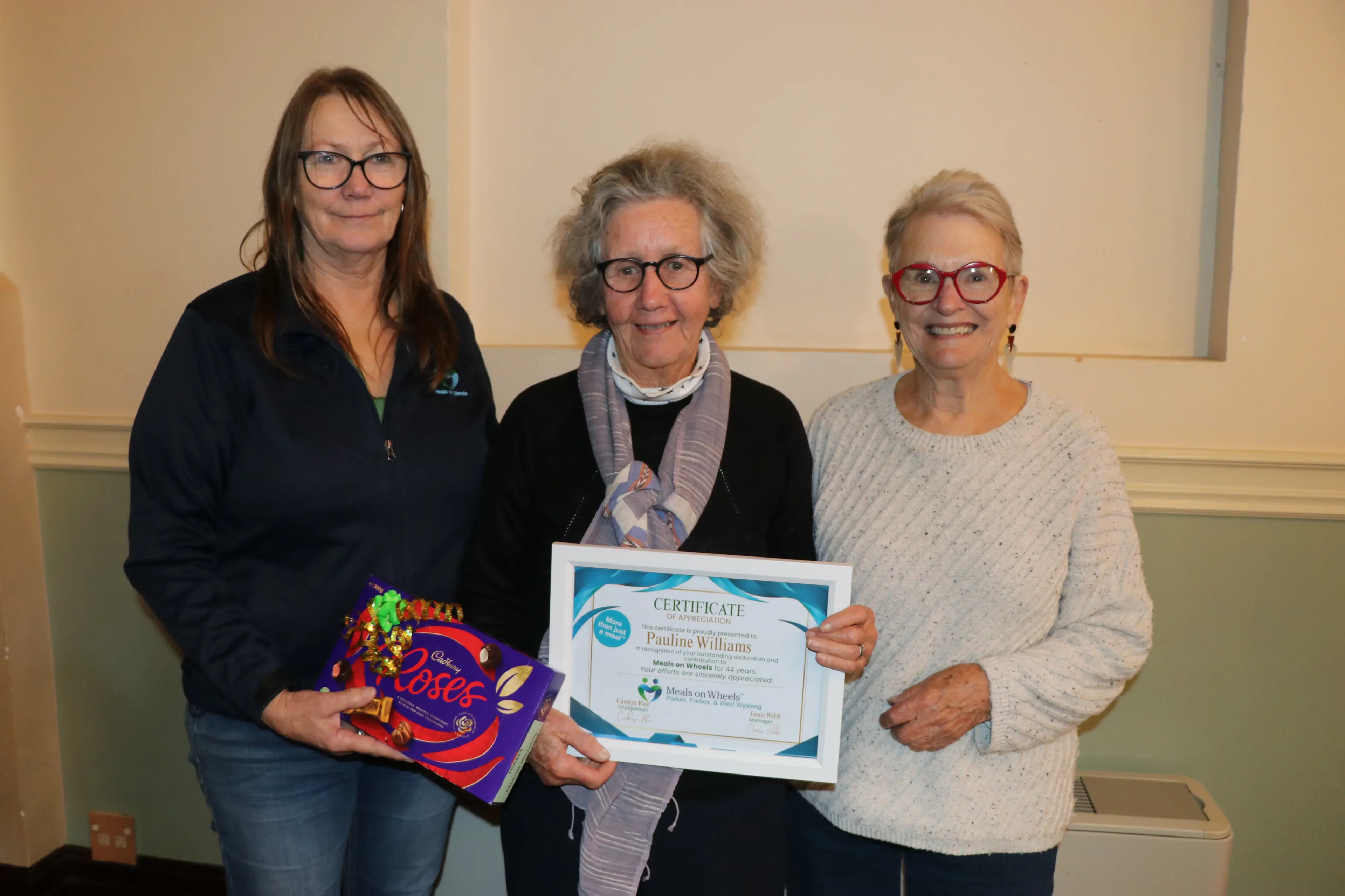 <p>Lindy Rath and Nina Crawford congratulate Pauline Williams on an incredible 44 years service to Meals on Wheels as a volunteer. </p>\\n