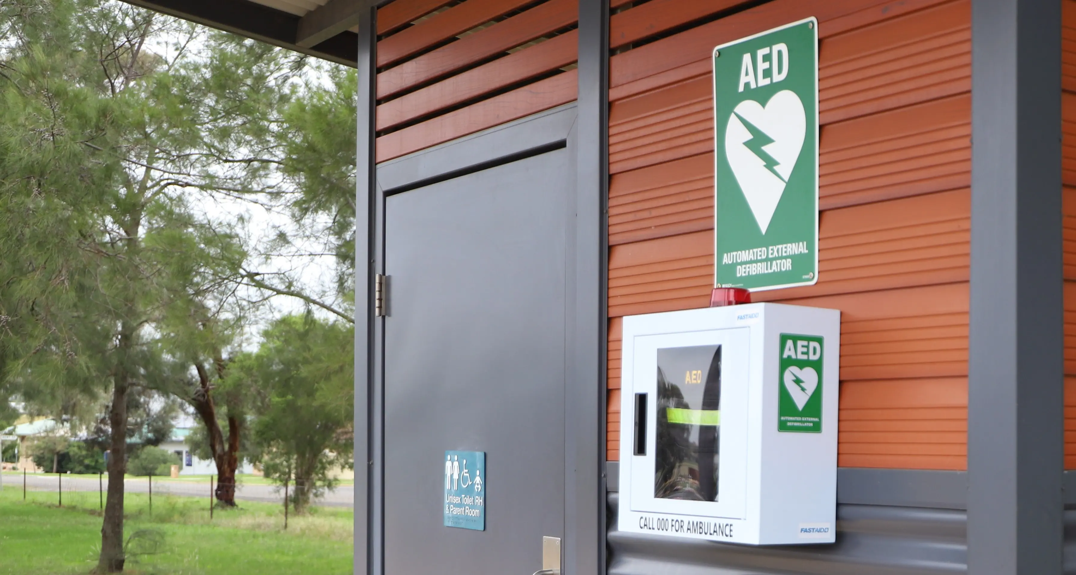 New defibrillator for community access in emergency