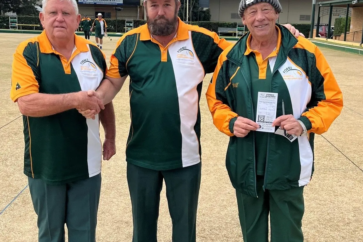 <p>Minor singles participants Geoff Brown and Maynard with marker Billy Cowell. </p>\\n