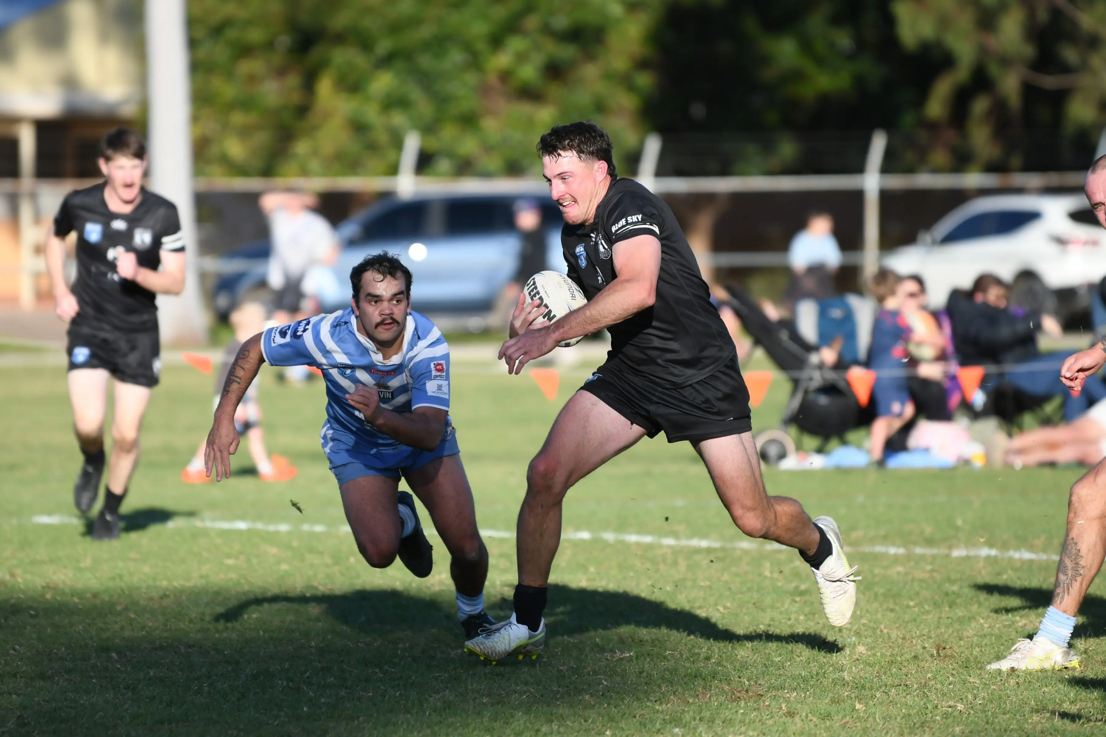<p>Mitchell Andrews with his sights set on the try-line. </p>\\n