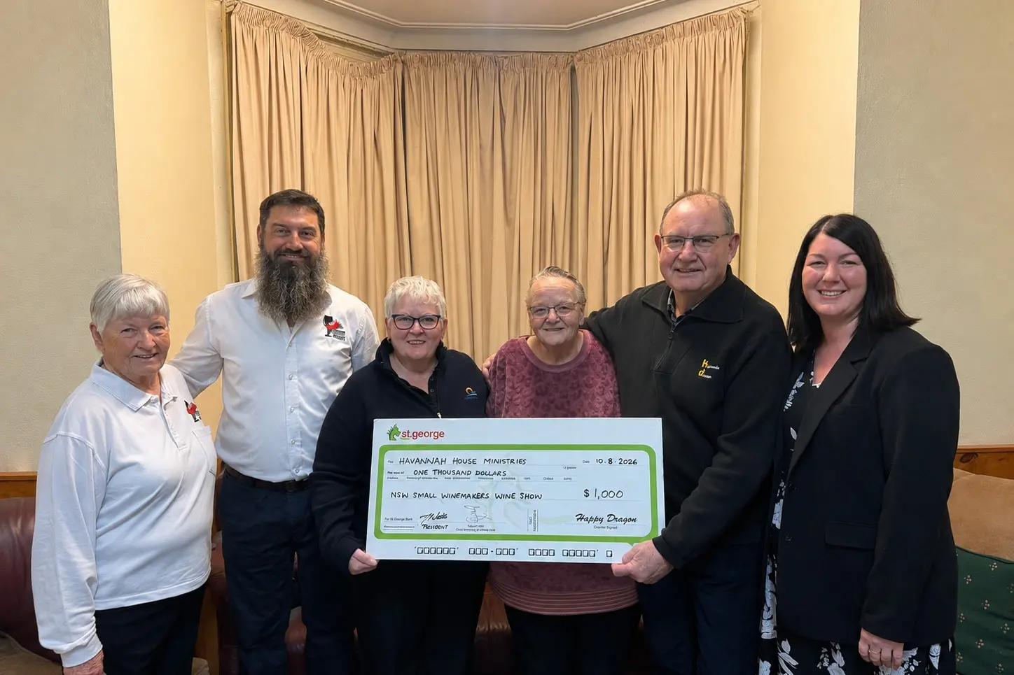 <p>NSW Small Winemakers Wine Show committee members Judy Kerr, Scott Northey, Jenny Watts, Mark Watts and Amy Slessor presenting $1000 donation to Pastor Julie Virtue of Havannah House for the annual Christmas lunch. </p>\\n