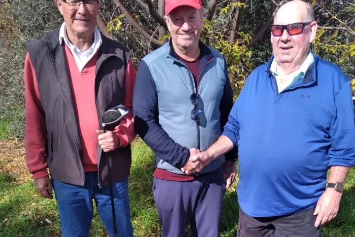 <p>Bogan Gate Masters champion Bede Tooth congratulated by Don McKeowen and Steve Edwards. </p>\\n
