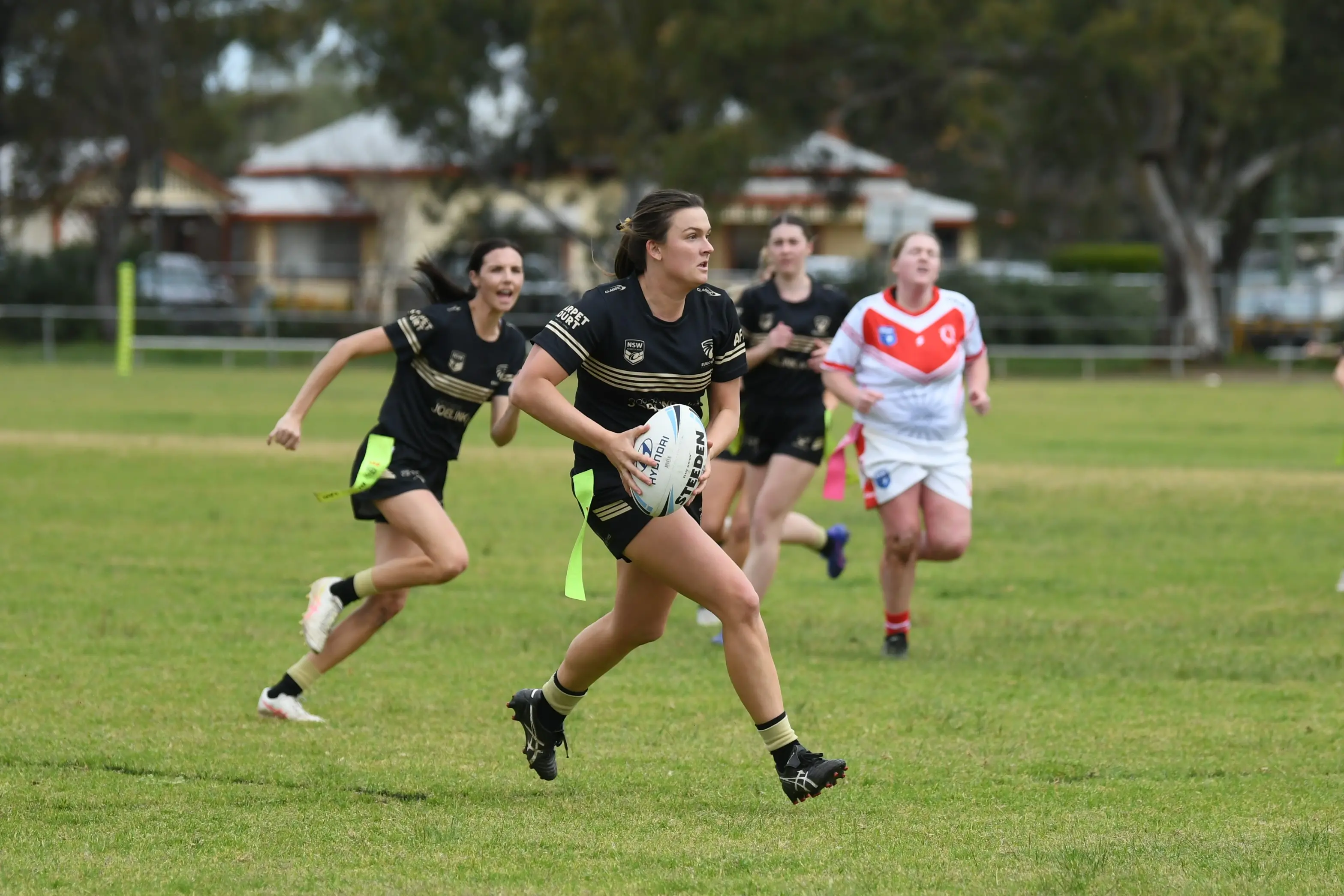 <p>Claire Amor makes a break for Eugowra\\'s Geagles in Saturday\\'s qualifier. </p>\\n