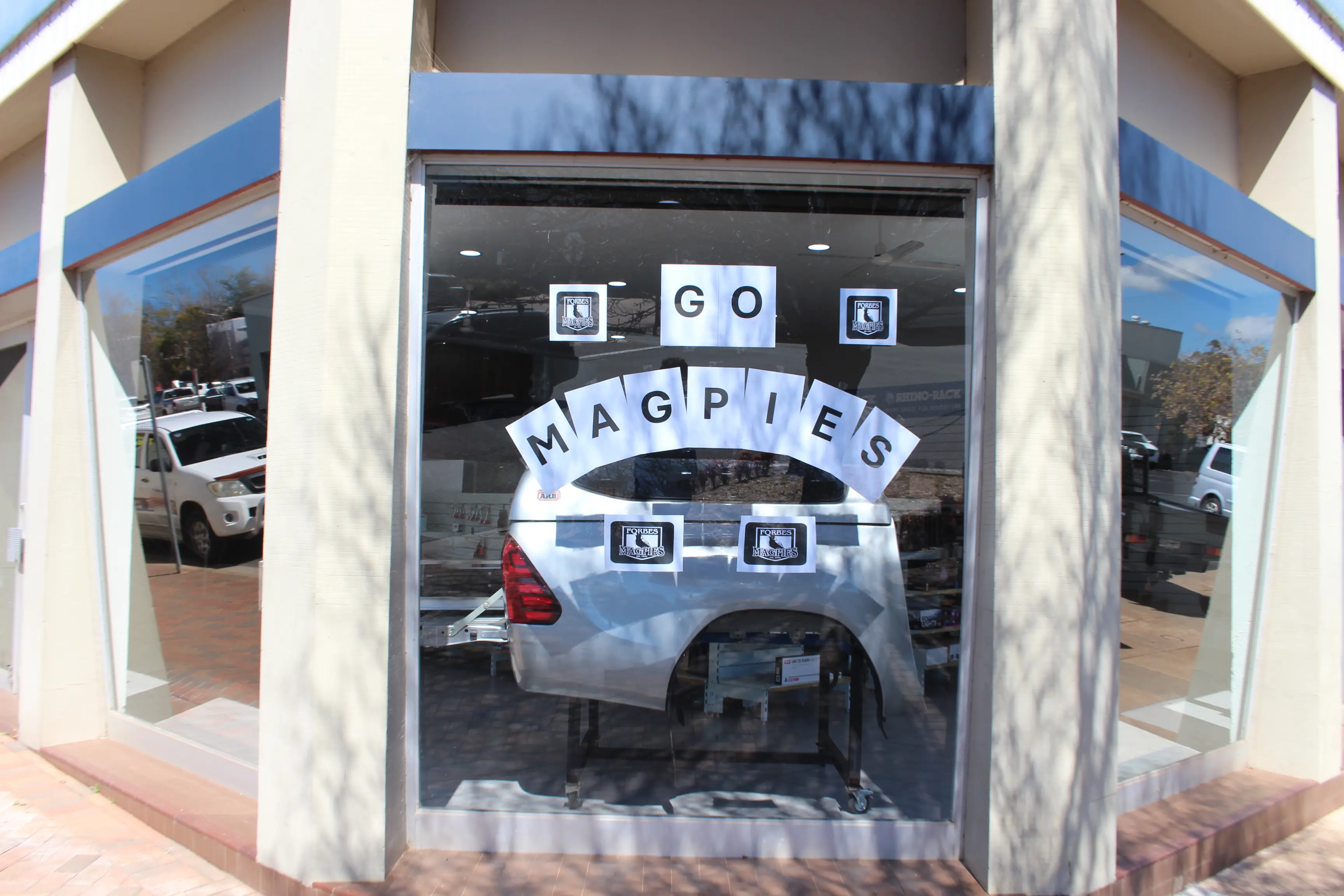 <p>Local businesses have shared their messages of support for the Forbes Magpies.</p>\\n