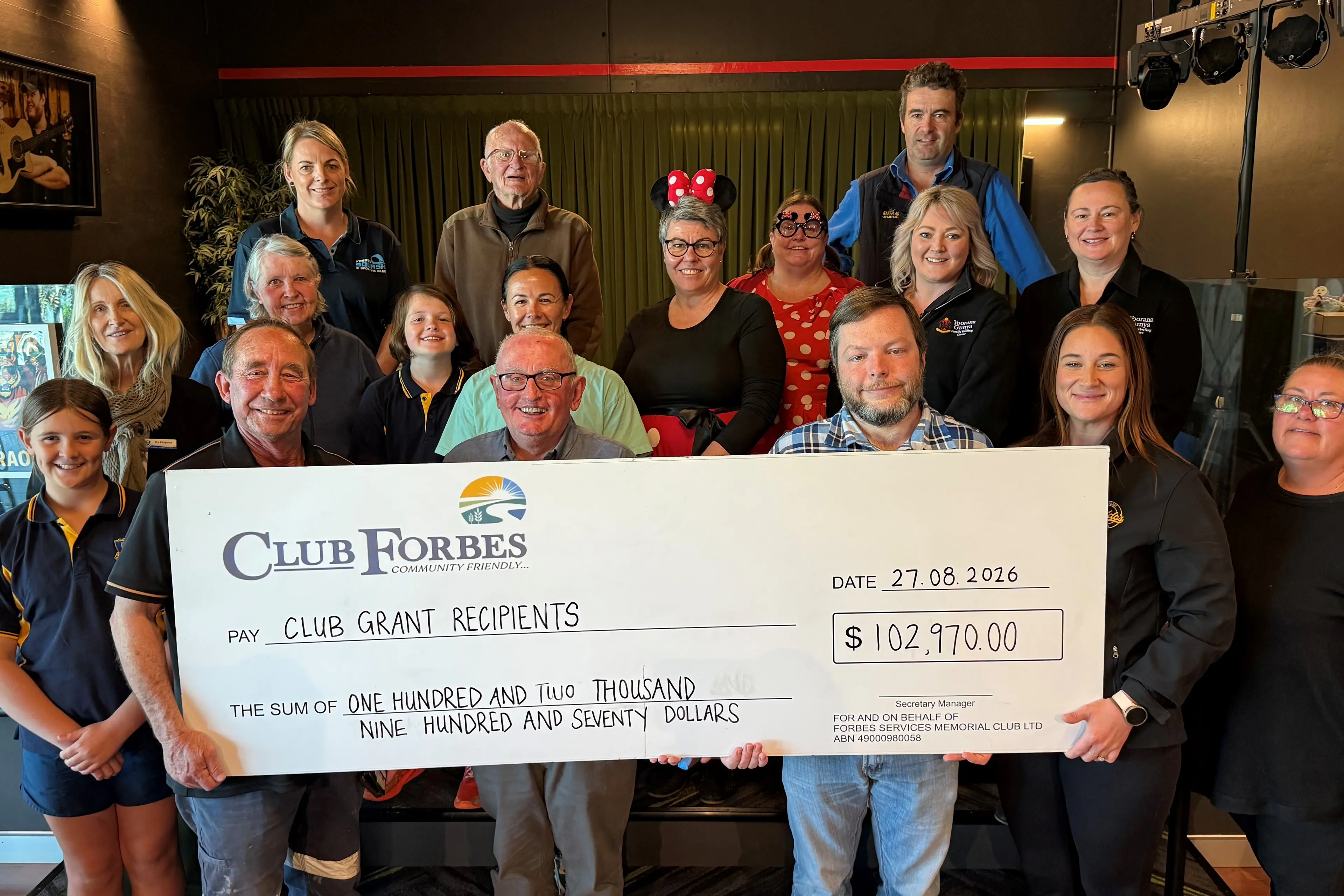 <p>Club Forbes president Greg Ridge and CEO Peter Gasson with grants recipients.</p>\\n