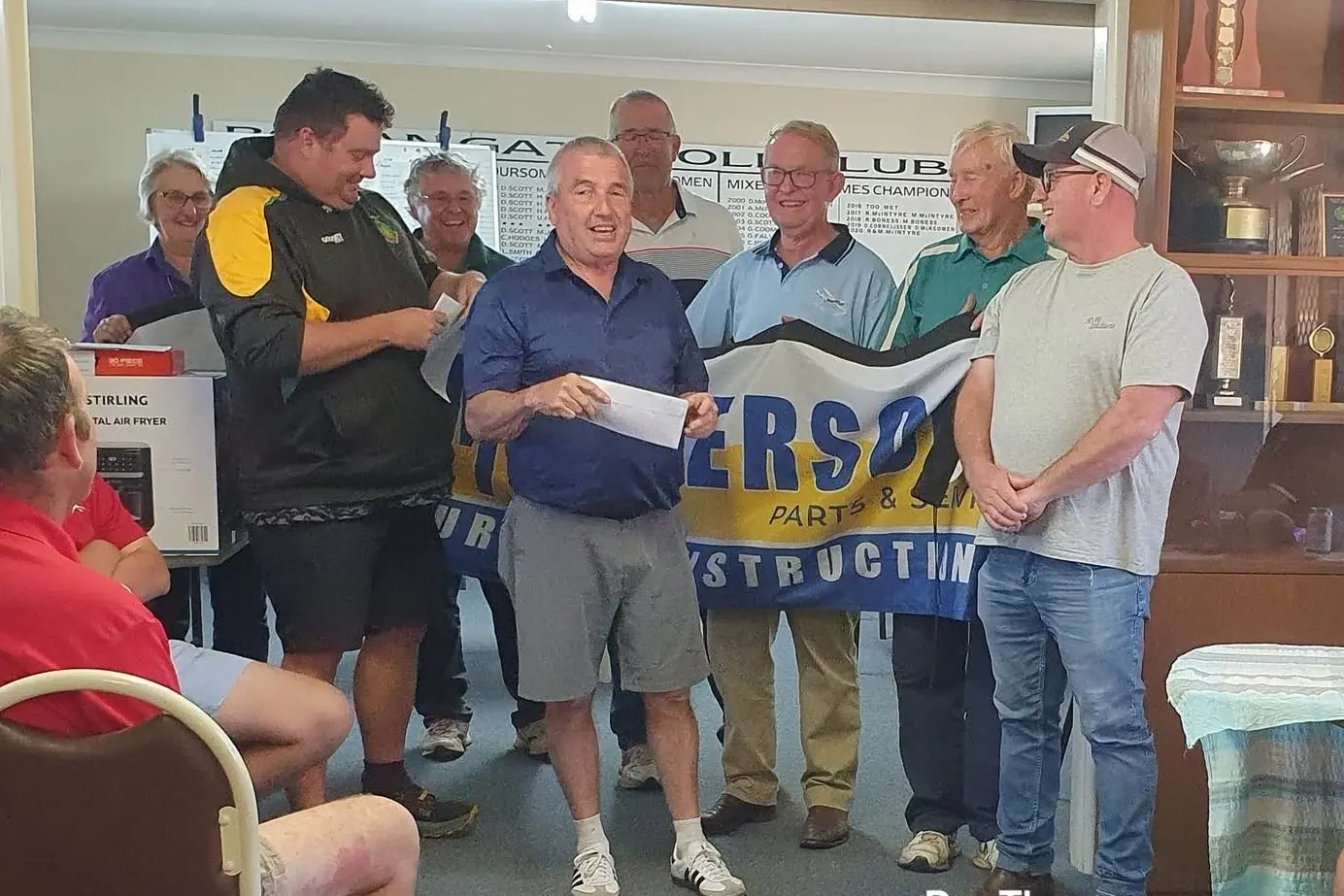 <p>Rob Hey (centre) from Parkes was crowned the inaugural winner of the AEH Sand Greens Trilogy scratch event, his prize presented to him by AEH Central NSW group owner David Thompson (right).</p>\\n